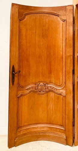 Façade d'encoignure en demi lune en chene de style Louis XV XIX siècle