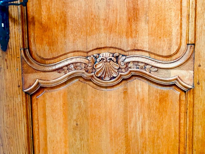 Façade d'encoignure en demi lune en chene de style Louis XV XIX siècle