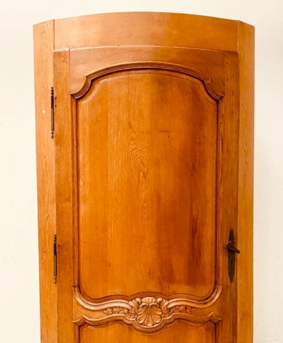 Façade d'encoignure en demi lune en chene de style Louis XV XIX siècle