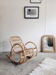 Fauteuil à bascule enfant en rotin vintage