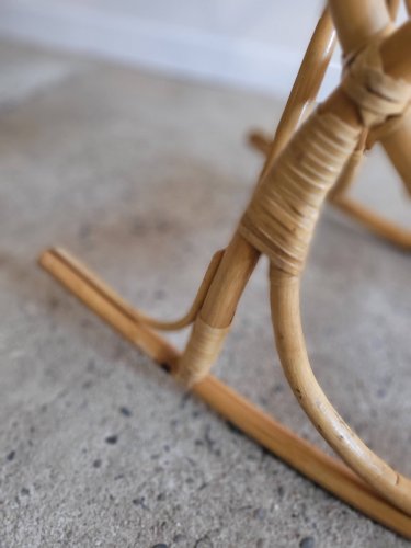 Fauteuil à bascule enfant en rotin vintage