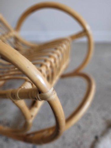 Fauteuil à bascule enfant en rotin vintage