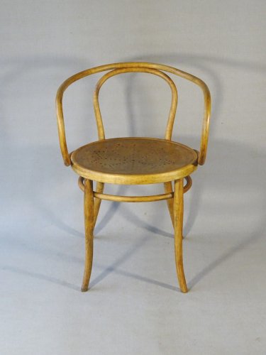 Fauteuil B9 de Thonet , N°209, dit Le Corbusier, vers 1905, assise étoile