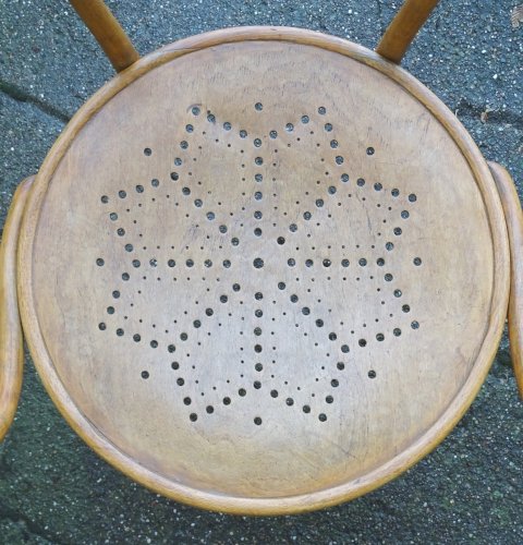 Fauteuil B9 de Thonet , N°209, dit Le Corbusier, vers 1905, assise étoile