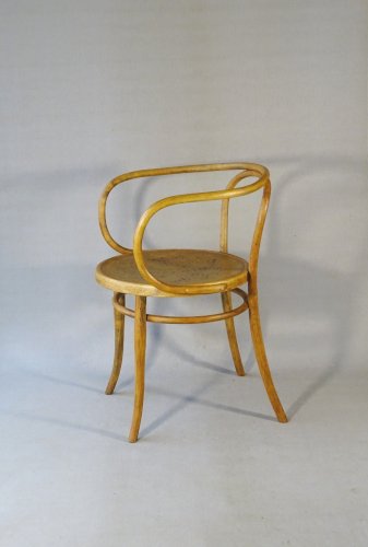 Fauteuil B9 de Thonet , N°209, dit Le Corbusier, vers 1905, assise étoile