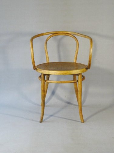 Fauteuil B9 de Thonet , N°209, dit Le Corbusier, vers 1905, assise étoile