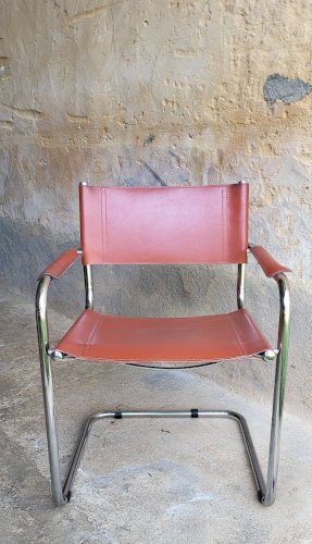 Fauteuil cantilever en cuir