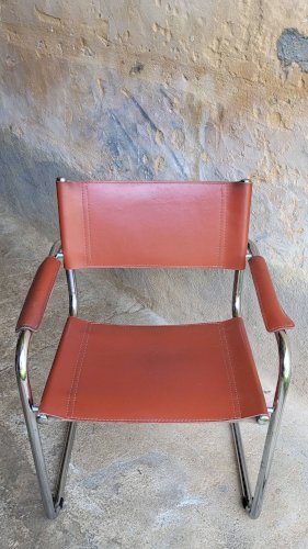 Fauteuil cantilever en cuir
