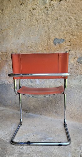 Fauteuil cantilever en cuir