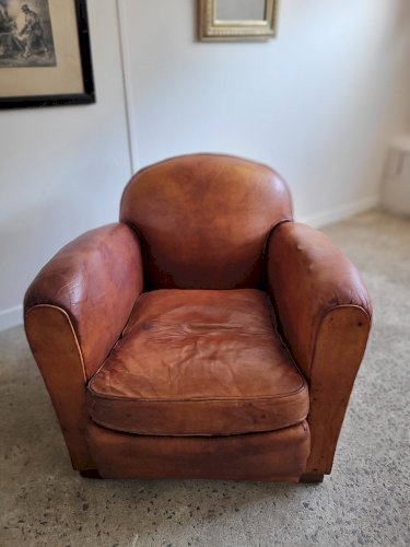 Fauteuil club en cuir patiné
