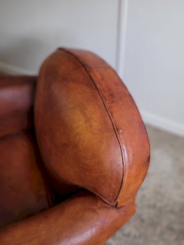 Fauteuil club en cuir patiné