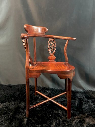 Fauteuil d'angle en bois massif à décor floral sculpté à l'oiseau Chine