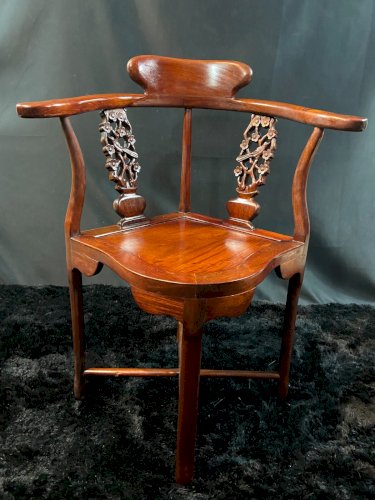 Fauteuil d'angle en bois massif à décor floral sculpté à l'oiseau Chine