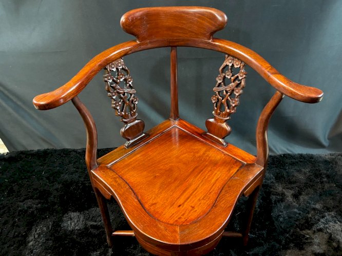 Fauteuil d'angle en bois massif à décor floral sculpté à l'oiseau Chine
