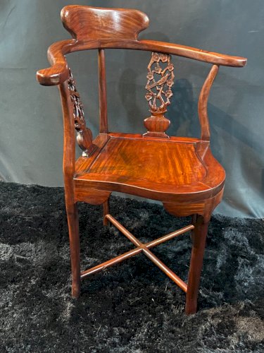 Fauteuil d'angle en bois massif à décor floral sculpté à l'oiseau Chine