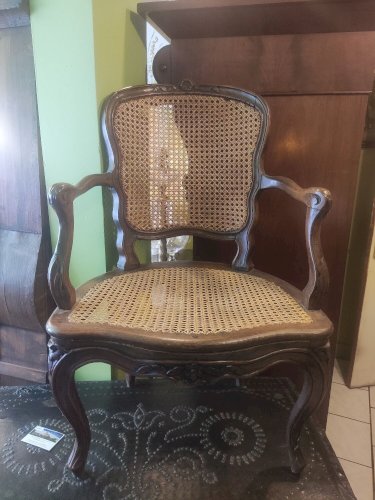 Fauteuil en noyer du XVIII siècle estampillé
