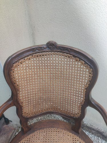 Fauteuil en noyer du XVIII siècle estampillé