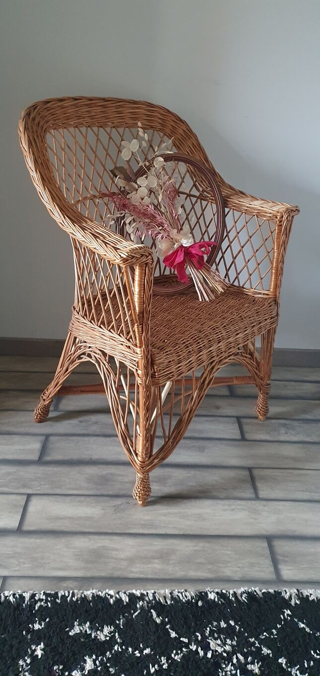 Ancien Fauteuil Pour Enfant en Rotin - Vintage French Finds