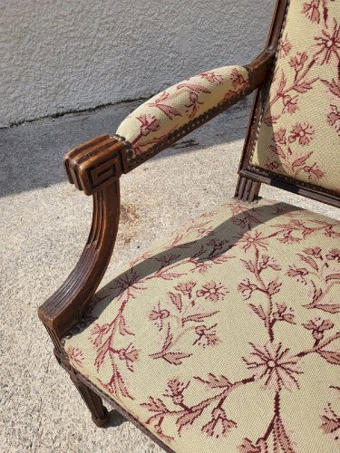 FAUTEUIL LOUIS XVI EN NOYER DU XIX ème SIECLE N° 19