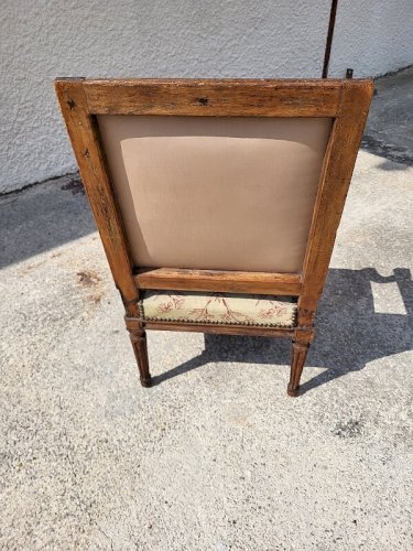 FAUTEUIL LOUIS XVI EN NOYER DU XIX ème SIECLE N° 19