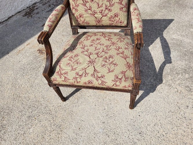 FAUTEUIL LOUIS XVI EN NOYER DU XIX ème SIECLE N° 19