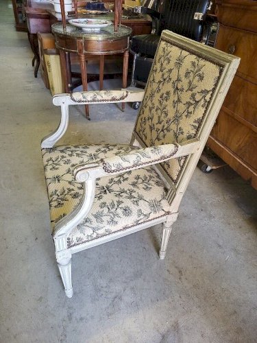 FAUTEUIL LOUIS XVI GRIS DU XIX ème SIECLE N°2