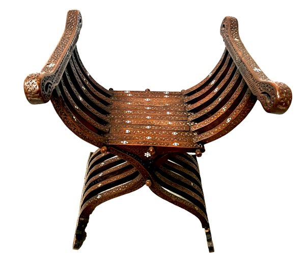 Fauteuil pliable Syrien en bois sculpté a incrustation XIX siècle