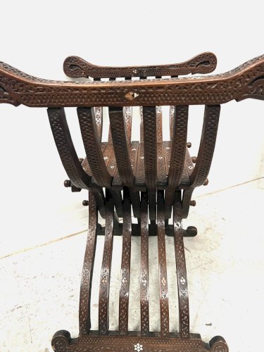 Fauteuil pliable Syrien en bois sculpté a incrustation XIX siècle
