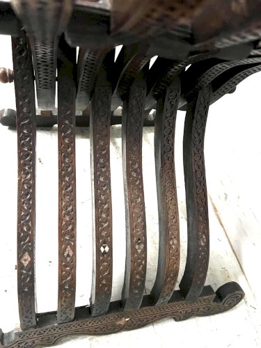 Fauteuil pliable Syrien en bois sculpté a incrustation XIX siècle