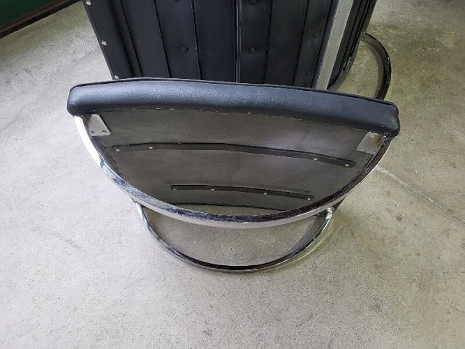 FAUTEUIL ROCKING CHAIR + REPOSE PIEDS EN SKYL ET METAL CHROME DES ANNEES 1960-70