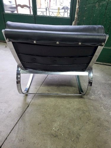 FAUTEUIL ROCKING CHAIR + REPOSE PIEDS EN SKYL ET METAL CHROME DES ANNEES 1960-70