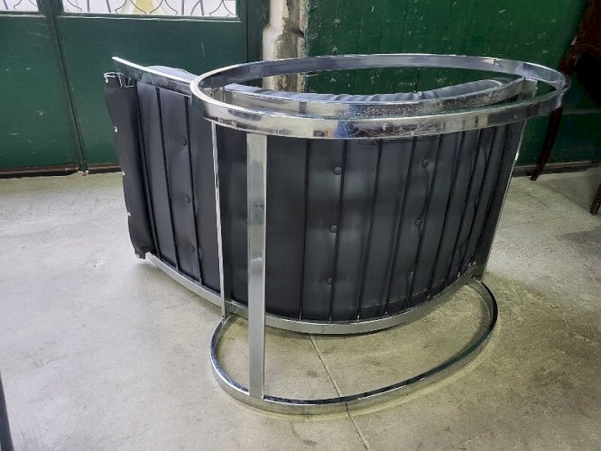 FAUTEUIL ROCKING CHAIR + REPOSE PIEDS EN SKYL ET METAL CHROME DES ANNEES 1960-70