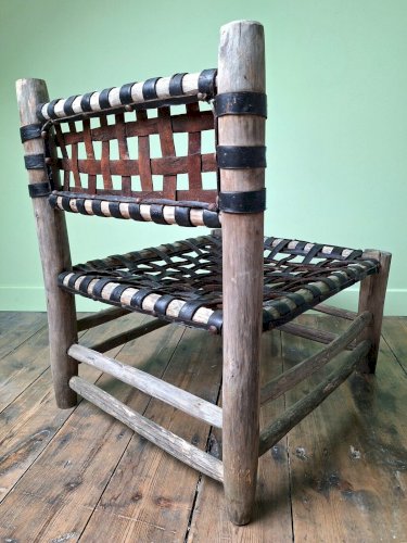 Fauteuil vintage cuir tressé et bois, meuble siège ancien