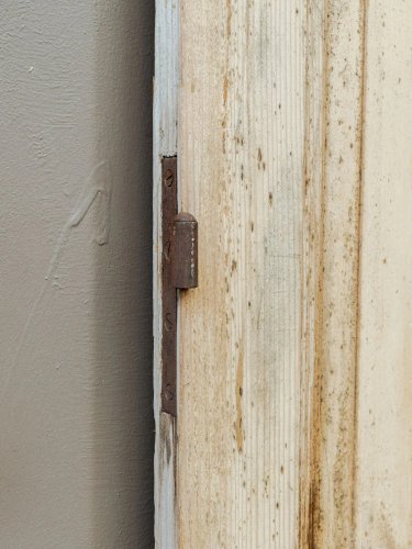 Félix, la grande porte en bois N°6