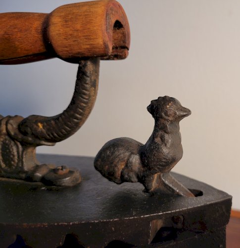 Fer à repasser à  charbon en fonte XIXème