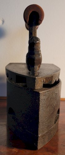 Fer à repasser à  charbon en fonte XIXème