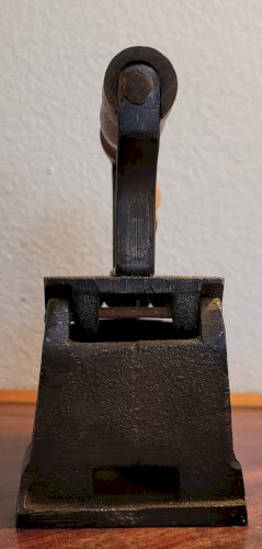 Fer à repasser n°8 à  charbon en fonte - CORSE XIXÈME 