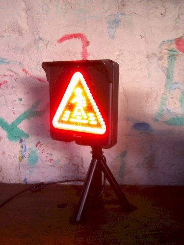 Feu signalisation piéton sur pied 