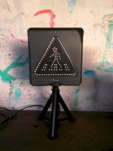 Feu signalisation piéton sur pied 