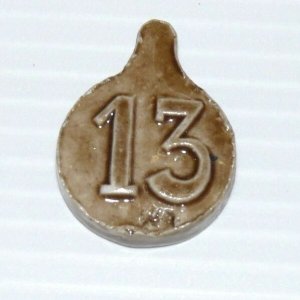 -FEVE ANCIENNE CHIFFRE 13 Biscuit couleur marron Limoges Castel de 74 à 84