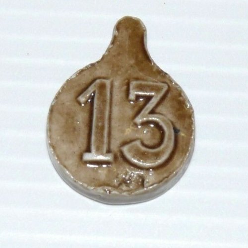 -FEVE ANCIENNE CHIFFRE 13 Biscuit couleur marron Limoges Castel de 74 à 84