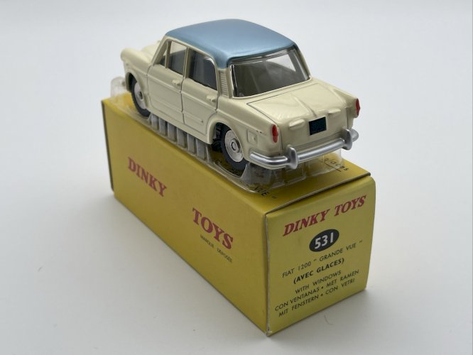 Fiat 1200 Grande Vue 1/43 Dinky Toys 531