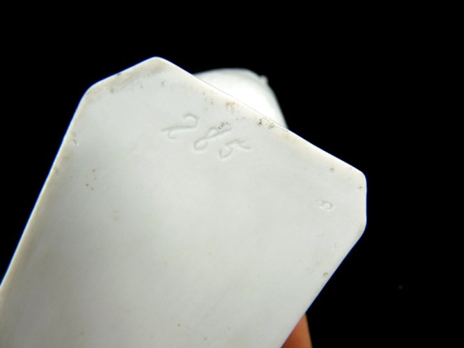 Figure porcelaine de Paris XIX° PAON blanc de Chine numérotée