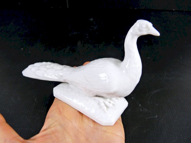Figure porcelaine de Paris XIX° PAON blanc de Chine numérotée