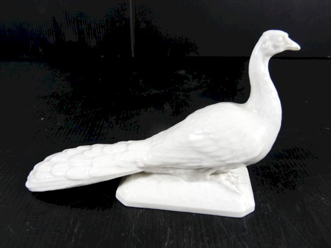 Figure porcelaine de Paris XIX° PAON blanc de Chine numérotée