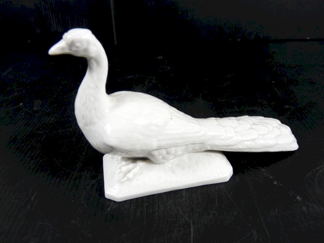 Figure porcelaine de Paris XIX° PAON blanc de Chine numérotée