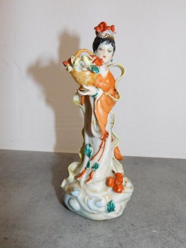 FIGURINE ASIATIQUE EN PORCELAINE ANCIENNE REF JAC