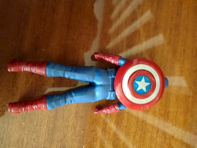 Figurine captain america avec bouclier Marvel 2015