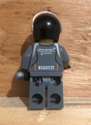 Figurine Champion Mc Laren boit son café et accessoires Lego