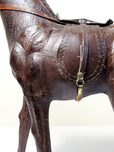 Figurine de cheval en papier maché et cuir marron vintage années 60-70